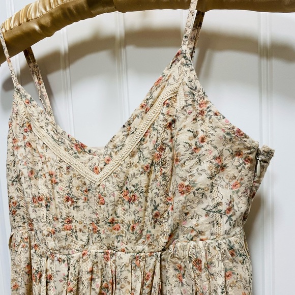 Floral Summer Boheme Strap Top with Pockets - Picture 2 of 5
